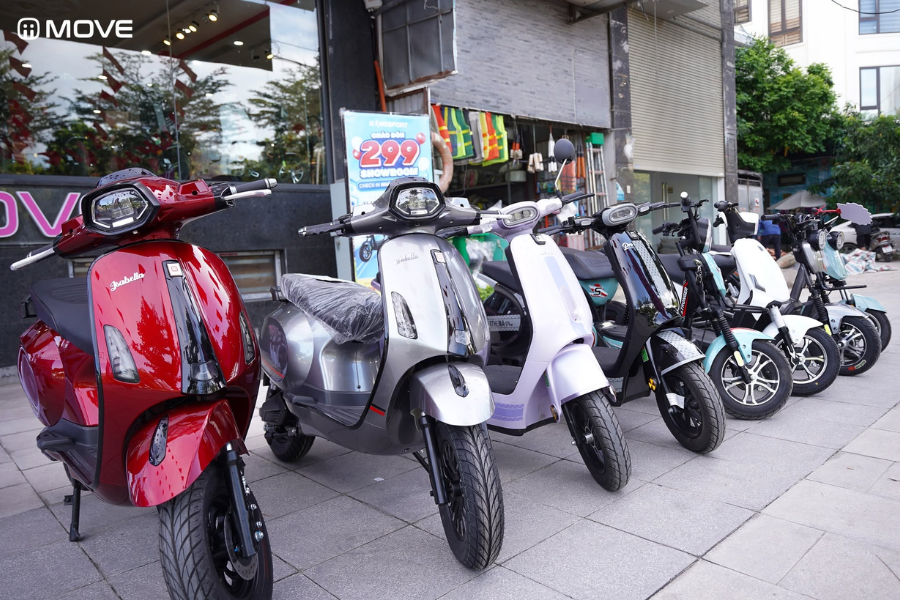 Các dòng xe máy điện học sinh hợp chuẩn pháp lý tại showroom